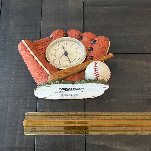 Baseball clock - like new! - Picture 5 of 9